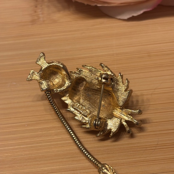 Vintage Gold Lion Pin with Red Gemstone Eyes and dangling Chain, 1970s Rare - Picture 9 of 13